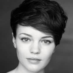 Kate Bracken - Age, Bio, Family | Famous Birthdays