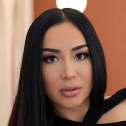 Gisselle Bravo - Age, Bio, Family | Famous Birthdays