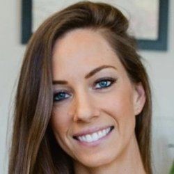 Janna Breslin - Age, Bio, Family | Famous Birthdays