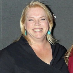 Janelle Brown - Age, Bio, Family | Famous Birthdays