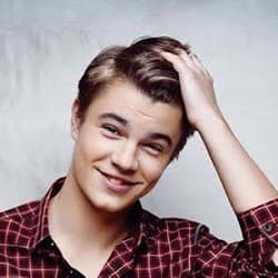 Famous Linuses | Famous Birthdays