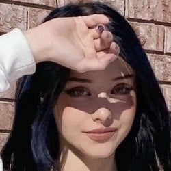 Lauren Burch - Age, Bio, Family | Famous Birthdays