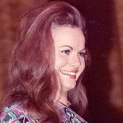 Jeannie C. Riley - Age, Bio, Family | Famous Birthdays