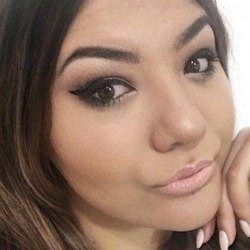 Mafer Cam - Age, Bio, Family | Famous Birthdays