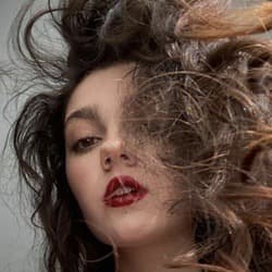 Lilly Aspell - Age, Bio, Family | Famous Birthdays