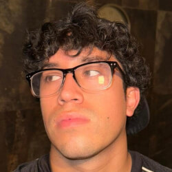 Axel Castañeda - Age, Bio, Family | Famous Birthdays
