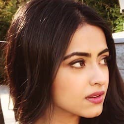 Simi - Age, Bio, Family | Famous Birthdays