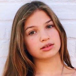 ClearlyChloe - Age, Bio, Family | Famous Birthdays