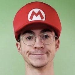 Elliot Coll - Age, Bio, Family | Famous Birthdays