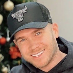 Joel de la Fuente - Age, Bio, Family Famous Birthdays