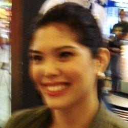 Journalists born in Philippines