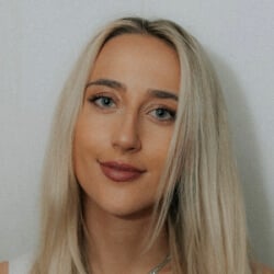 Ashley Cooke - Age, Bio, Family | Famous Birthdays