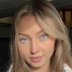 Diana Conforti - Age, Bio, Family | Famous Birthdays
