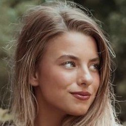 Addison Davis - Age, Bio, Family | Famous Birthdays
