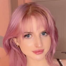 dearestashlyn - Age, Bio, Family | Famous Birthdays