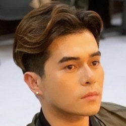 Maru Lee - Age, Bio, Family | Famous Birthdays