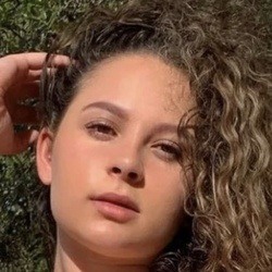 Desirae Elizabeth - Age, Bio, Family | Famous Birthdays