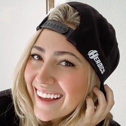 Taylor Dooley - Age, Bio, Family | Famous Birthdays