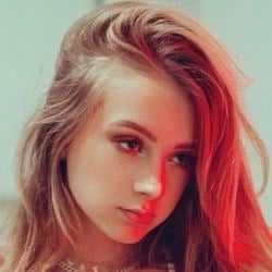 Lexi Drew - Age, Bio, Family | Famous Birthdays
