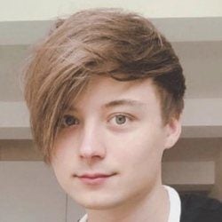 YouTube Stars Born January 19 | Famous Birthdays