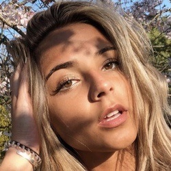Emelye Ender - Age, Bio, Family | Famous Birthdays
