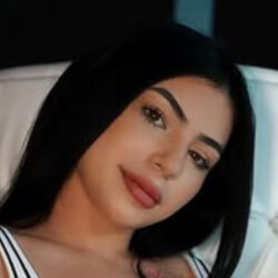 envyvalee - Age, Bio, Family | Famous Birthdays