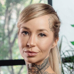 Sara Fabel - Age, Bio, Family | Famous Birthdays