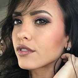 Amber Fields - Age, Bio, Family | Famous Birthdays