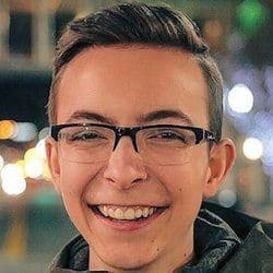 FinsGraphics - Age, Bio, Family | Famous Birthdays