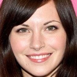 Jill Flint - Age, Bio, Family | Famous Birthdays