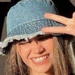 Alana Flores - Age, Bio, Family | Famous Birthdays