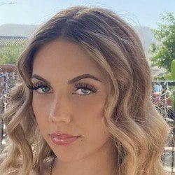 Arianna Flowers - Age, Bio, Family | Famous Birthdays