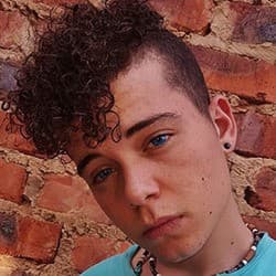 Frankie.bro - Age, Bio, Family | Famous Birthdays