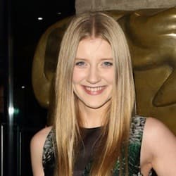 Poppy Lee Friar - Age, Bio, Family | Famous Birthdays