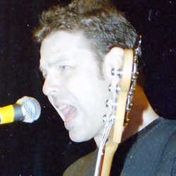 Bassists born in Oregon