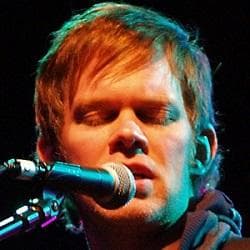 Singers Born January 18 | Famous Birthdays