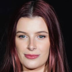 Mia Grose - Age, Bio, Family | Famous Birthdays