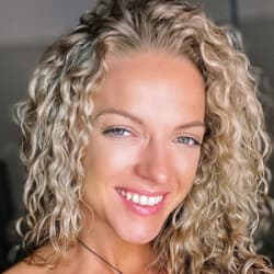 Jennifer Hanniston - Age, Bio, Family | Famous Birthdays