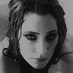 Jessica Harmon - Age, Bio, Family | Famous Birthdays