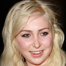 Victoria Hart - Age, Bio, Family | Famous Birthdays