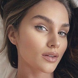 Abbie Herbert - Age, Bio, Family | Famous Birthdays