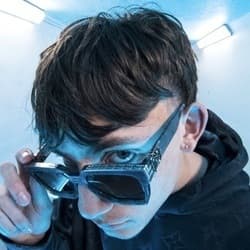 Letoa - Age, Bio, Family | Famous Birthdays