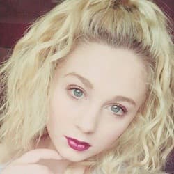 ItsIssie - Age, Bio, Family | Famous Birthdays