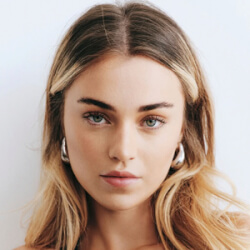 Ellie Jayne - Age, Bio, Family | Famous Birthdays