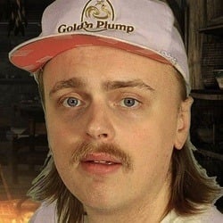 Gus Weathers - Bio, Family | Famous Birthdays