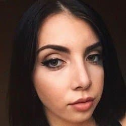 Emily June - Age, Bio, Family | Famous Birthdays