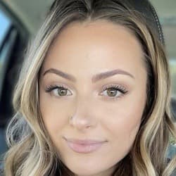 LanasStuff - Age, Bio, Family | Famous Birthdays