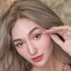 Facebook Stars born in Philippines