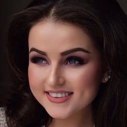 Veronica LaVery - Age, Bio, Family | Famous Birthdays