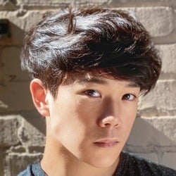 Aleks Cole - Bio, Family | Famous Birthdays